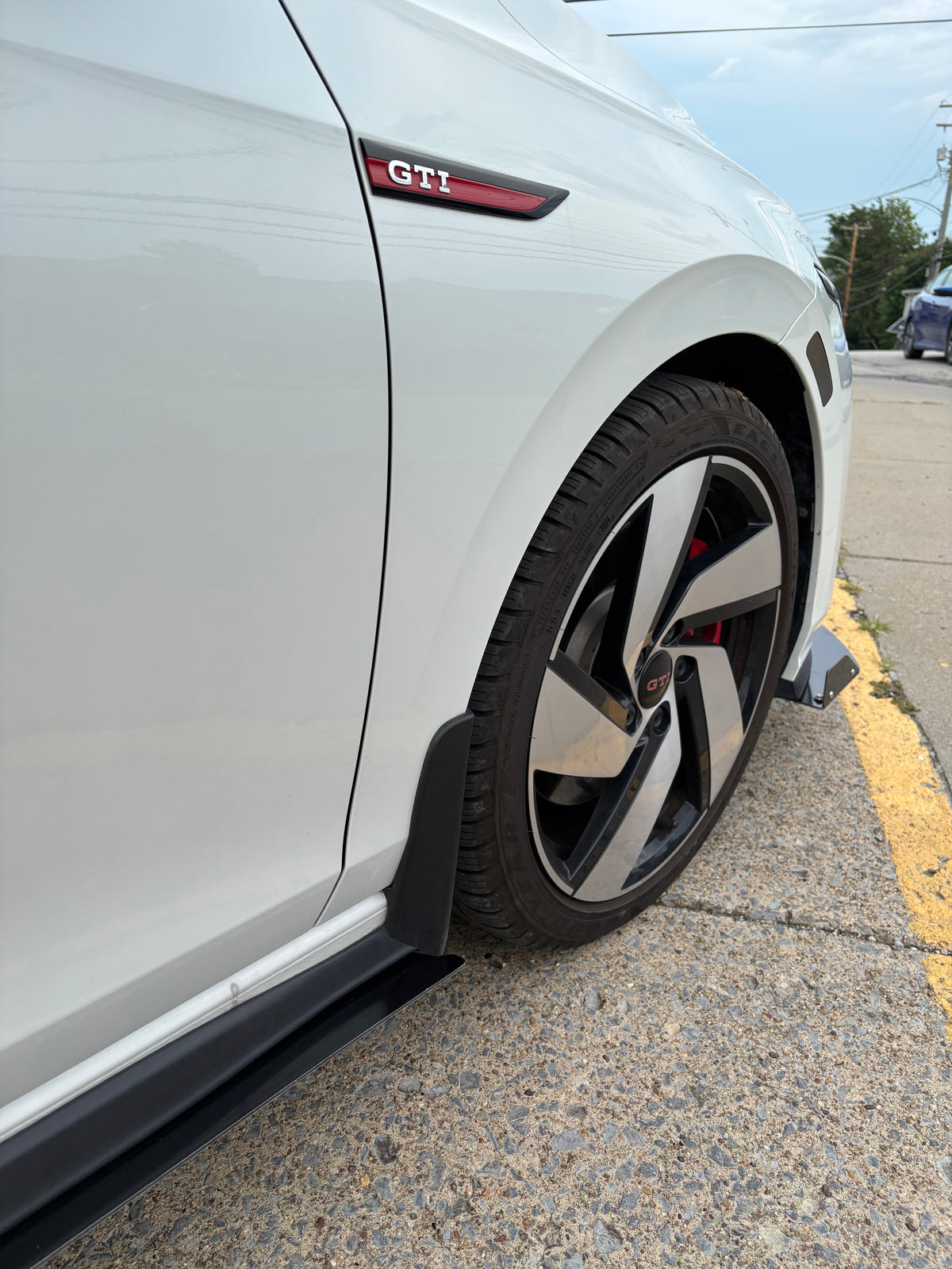 MK8 GTI Side Skirts Sleek
